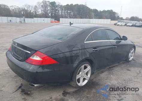 2008 Mercedes-Benz Cls 550 z USA, uszkodzony, nr VIN WDDDJ72XX8A132597